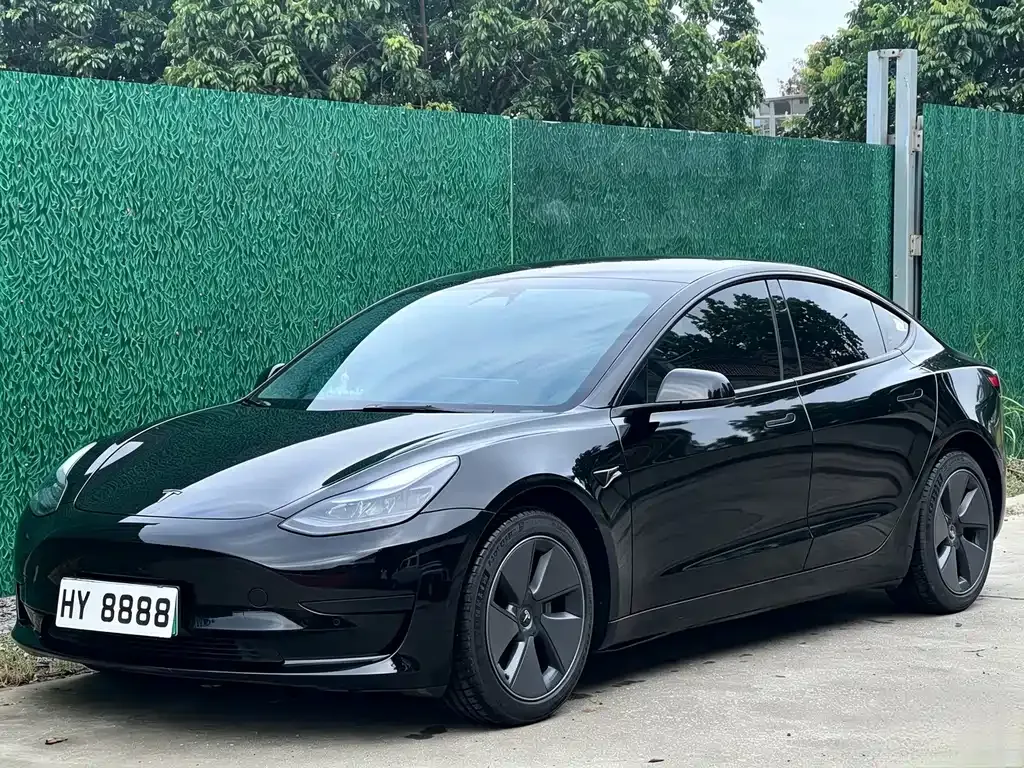 Tesla Model 3 — фото 1
