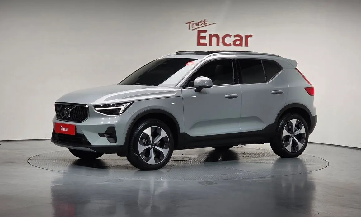Volvo XC40 — фото 1
