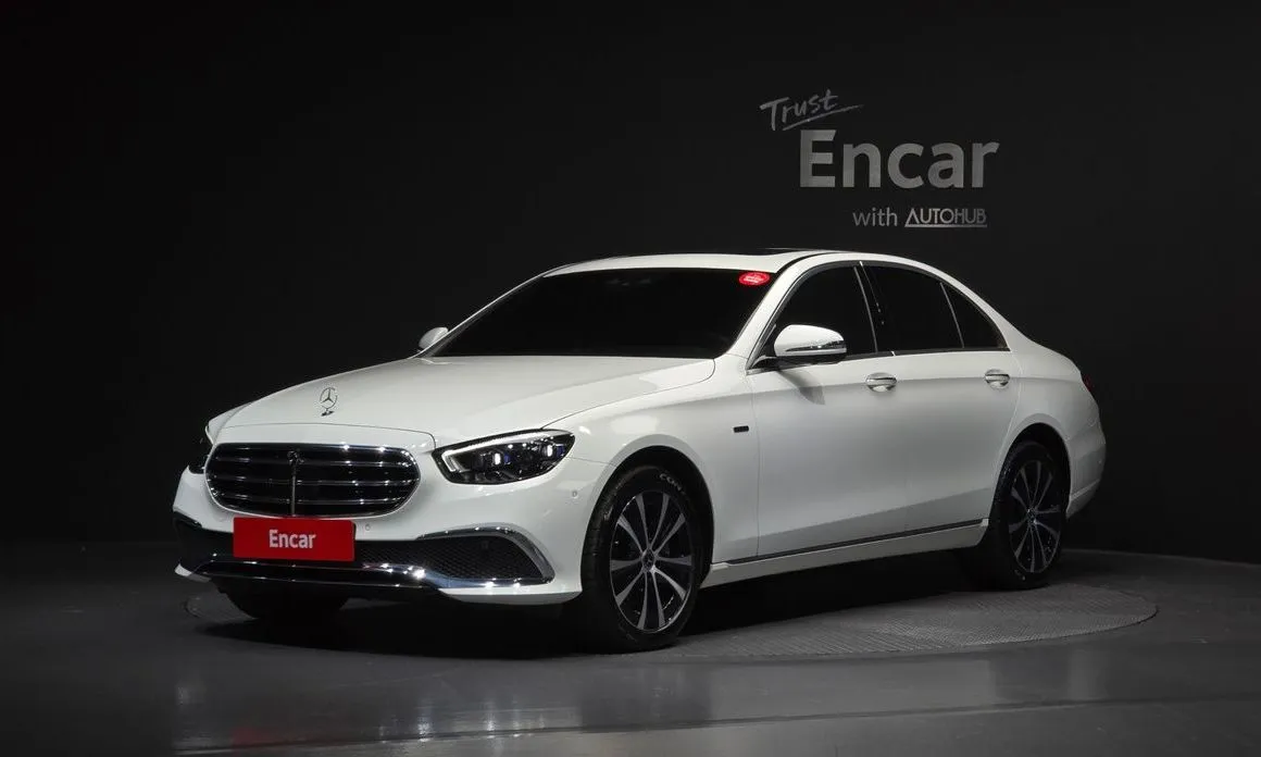 Mercedes-Benz E-Class — фото 1
