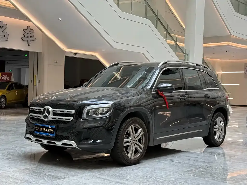 Mercedes-Benz GLB — фото 1