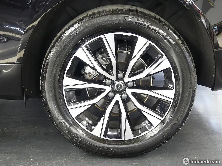 Volvo XC60 — фото 10
