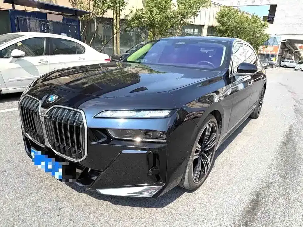 BMW 7 Series — фото 1