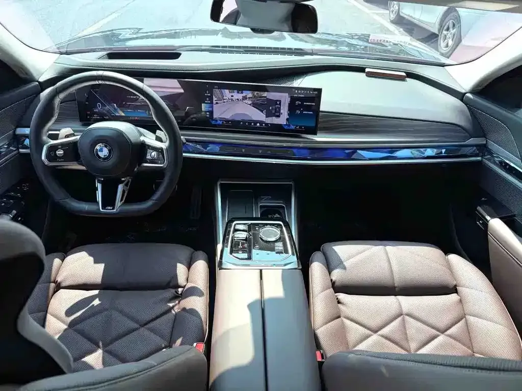 BMW 7 Series — фото 10