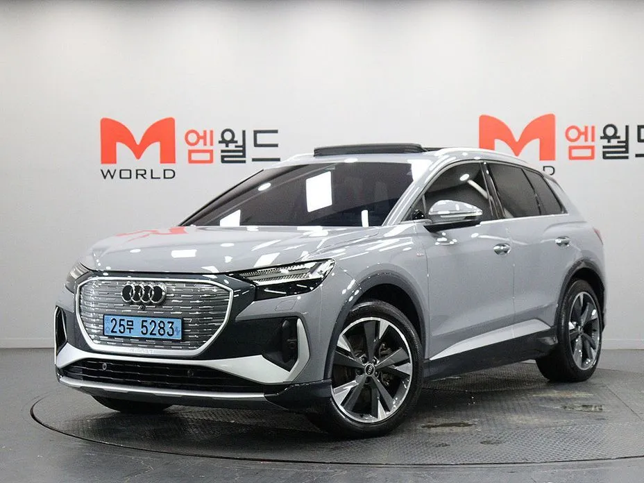 Audi Q4 e-tron — фото 1