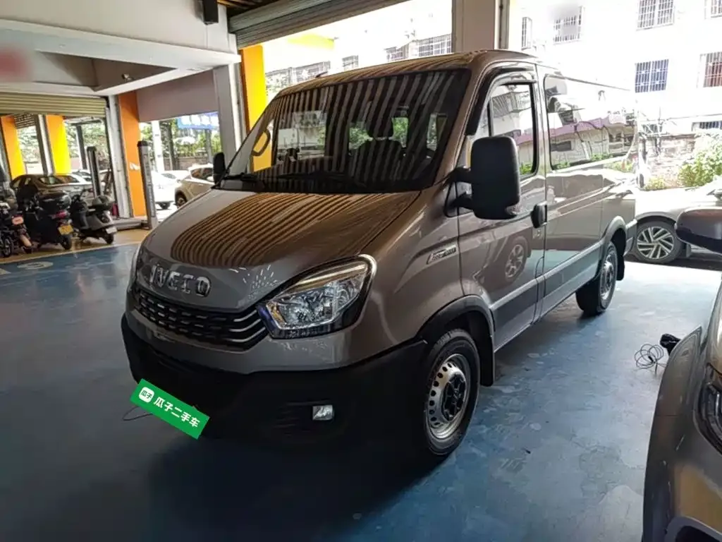 IVECO Ousheng — фото 1