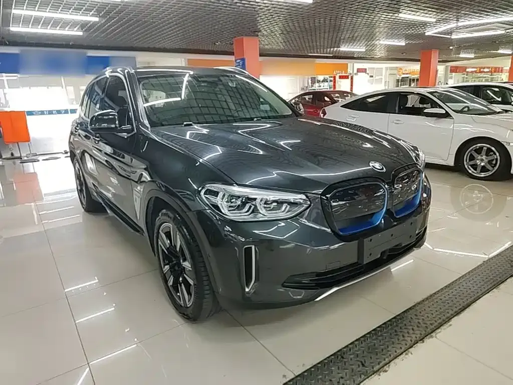 BMW iX3 — фото 4