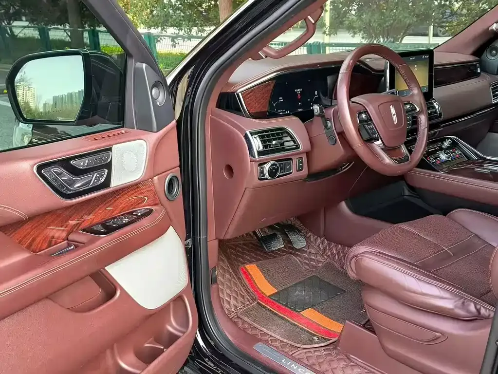 Lincoln Navigator — фото 8