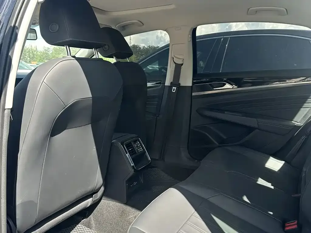Volkswagen Passat — фото 6