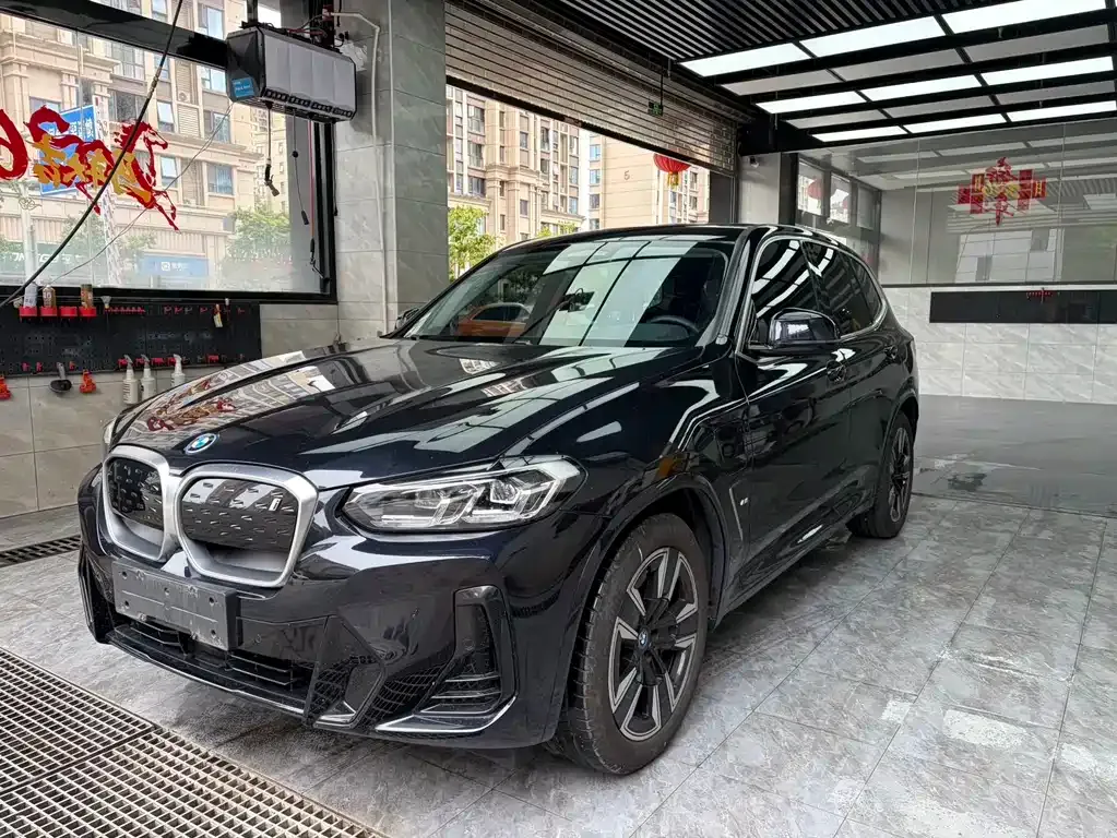 BMW iX3 — фото 1