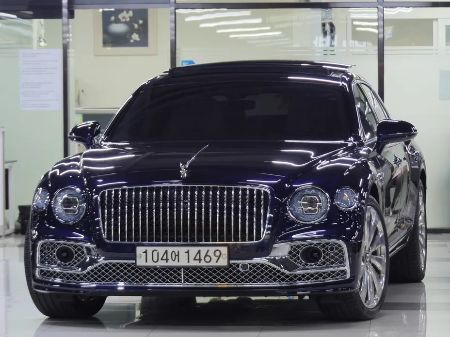 Bentley Flying Spur — фото 1