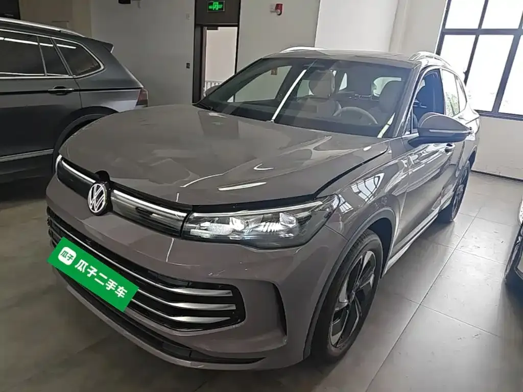 Volkswagen Tiguan L — фото 1