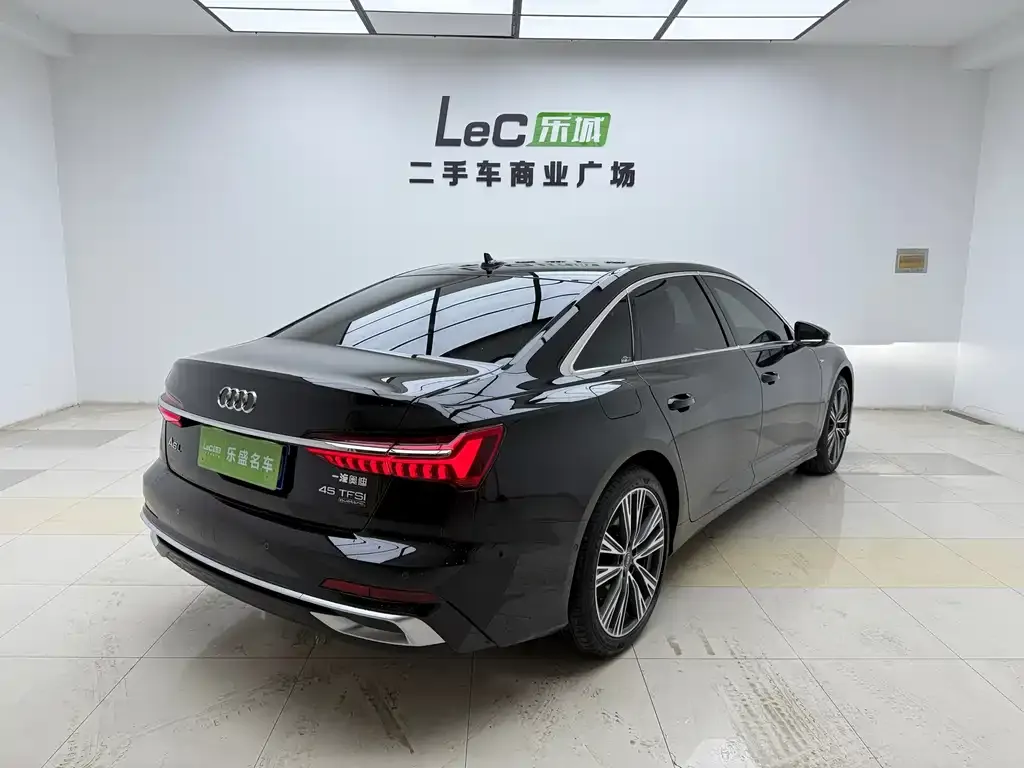 Audi A6L — фото 2