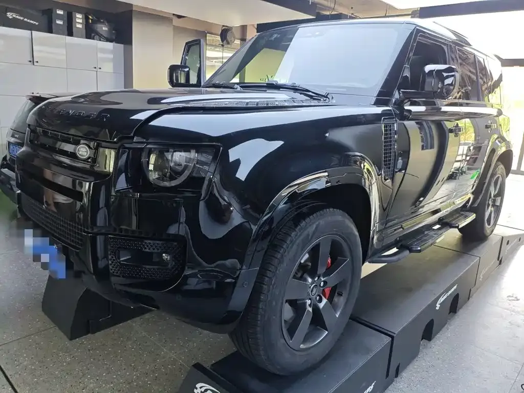 Land Rover Defender — фото 1