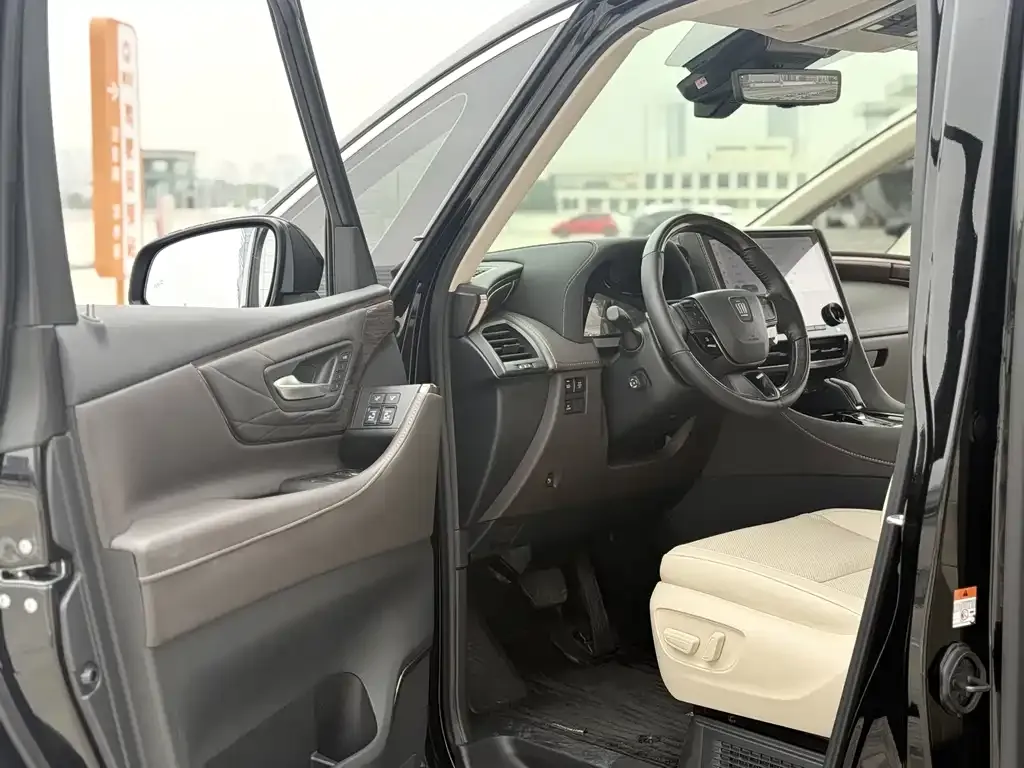 Toyota Vellfire — фото 2
