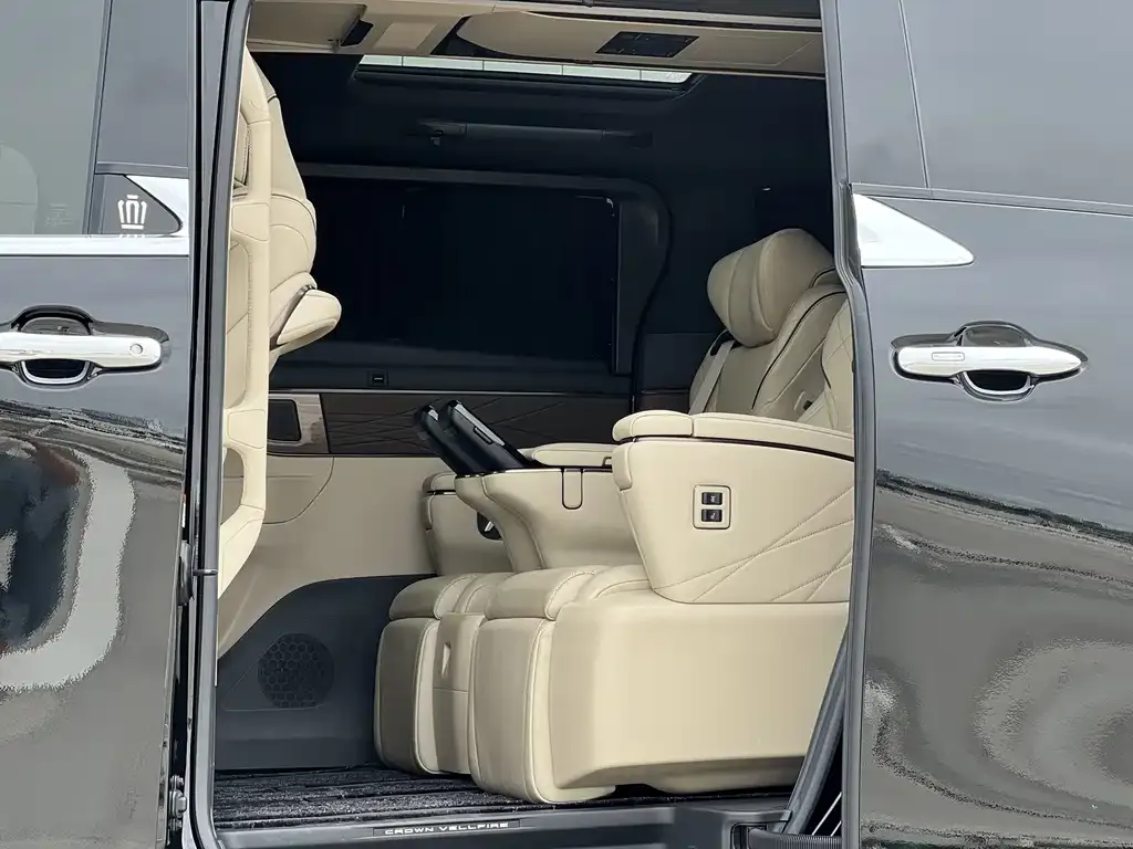 Toyota Vellfire — фото 4