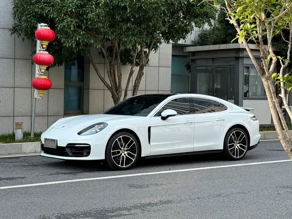 Porsche Panamera — фото 1