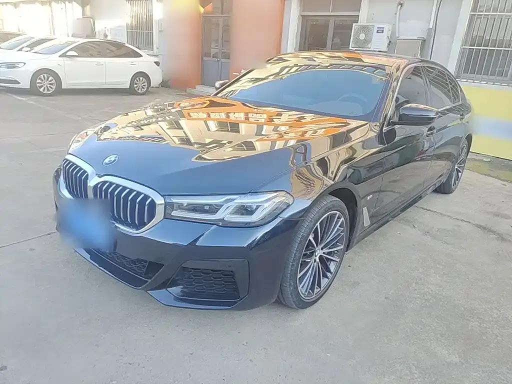 BMW 5 Series — фото 1