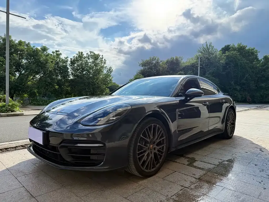 Porsche Panamera — фото 1