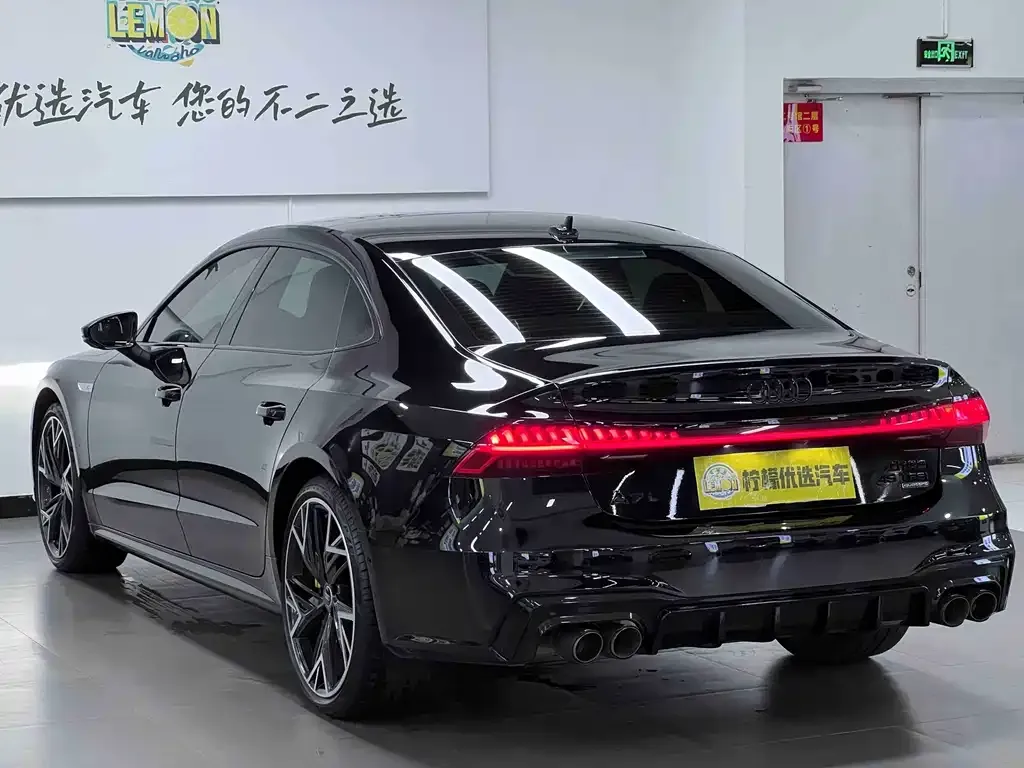 Audi A7L — фото 7