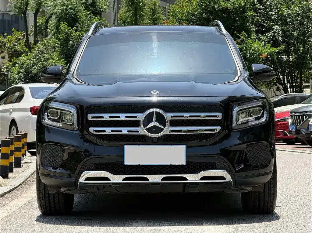 Mercedes-Benz GLB — фото 1