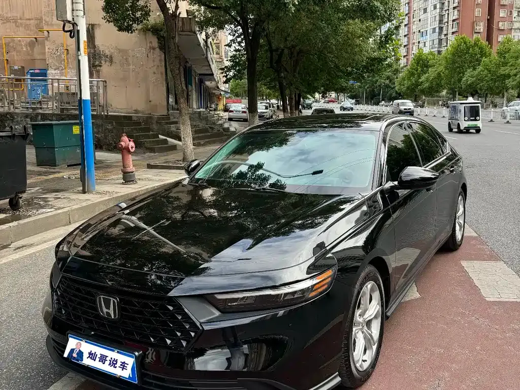 Honda Accord — фото 1
