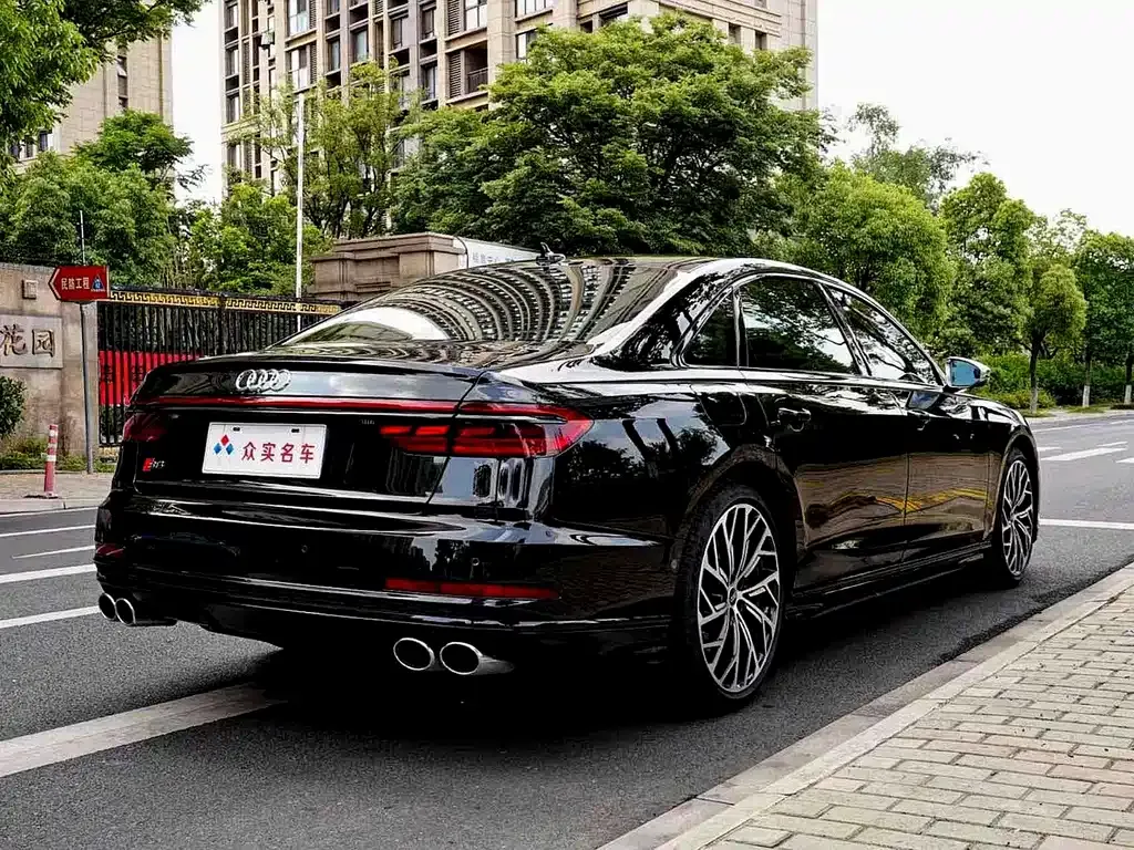 Audi S8 — фото 7