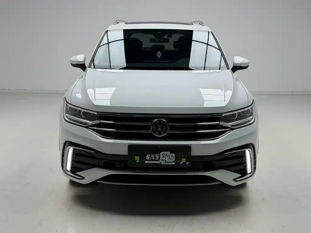 Volkswagen Tiguan L PHEV — фото 8