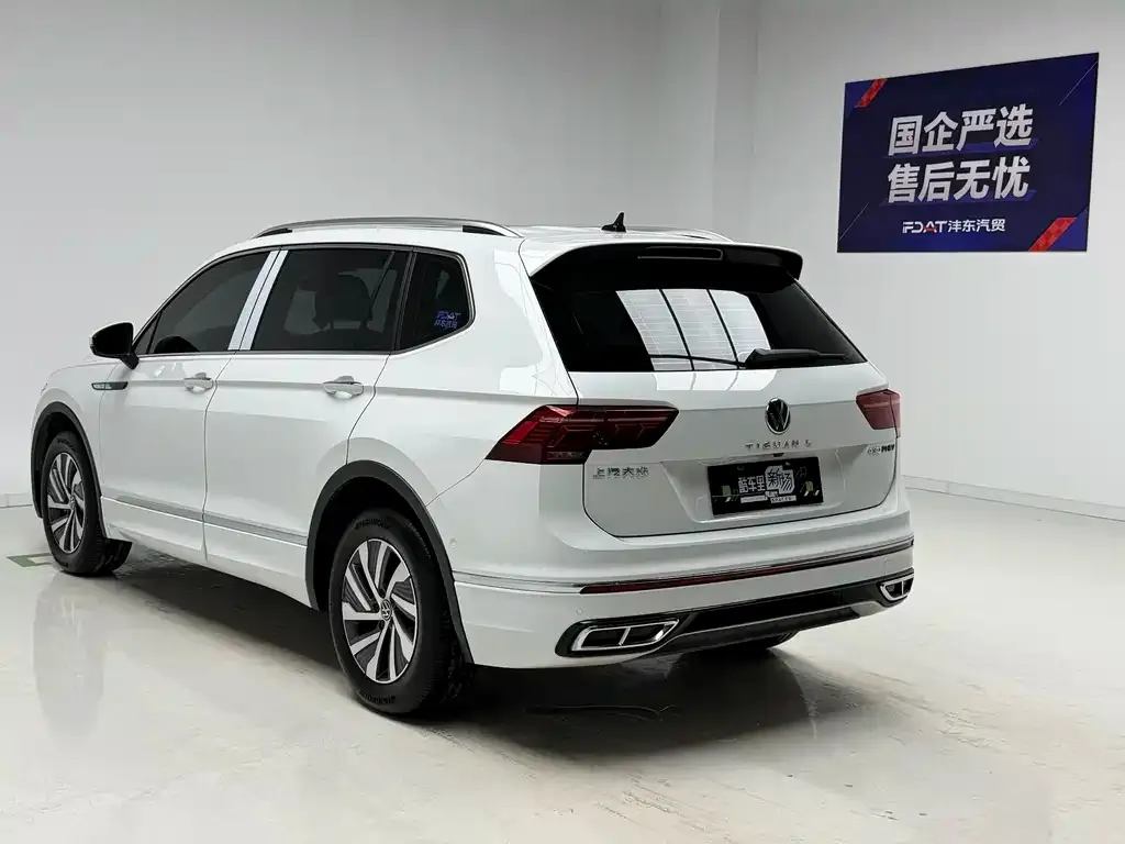 Volkswagen Tiguan L PHEV — фото 10