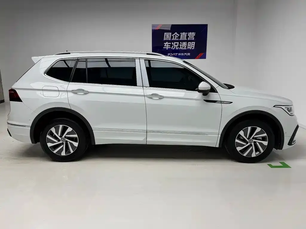 Volkswagen Tiguan L PHEV — фото 3
