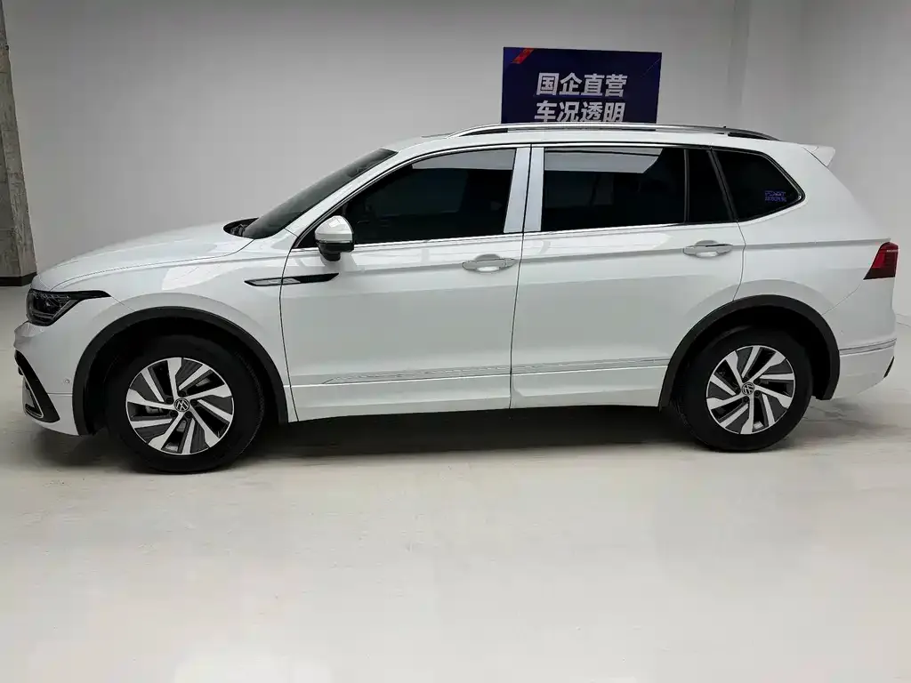 Volkswagen Tiguan L PHEV — фото 4