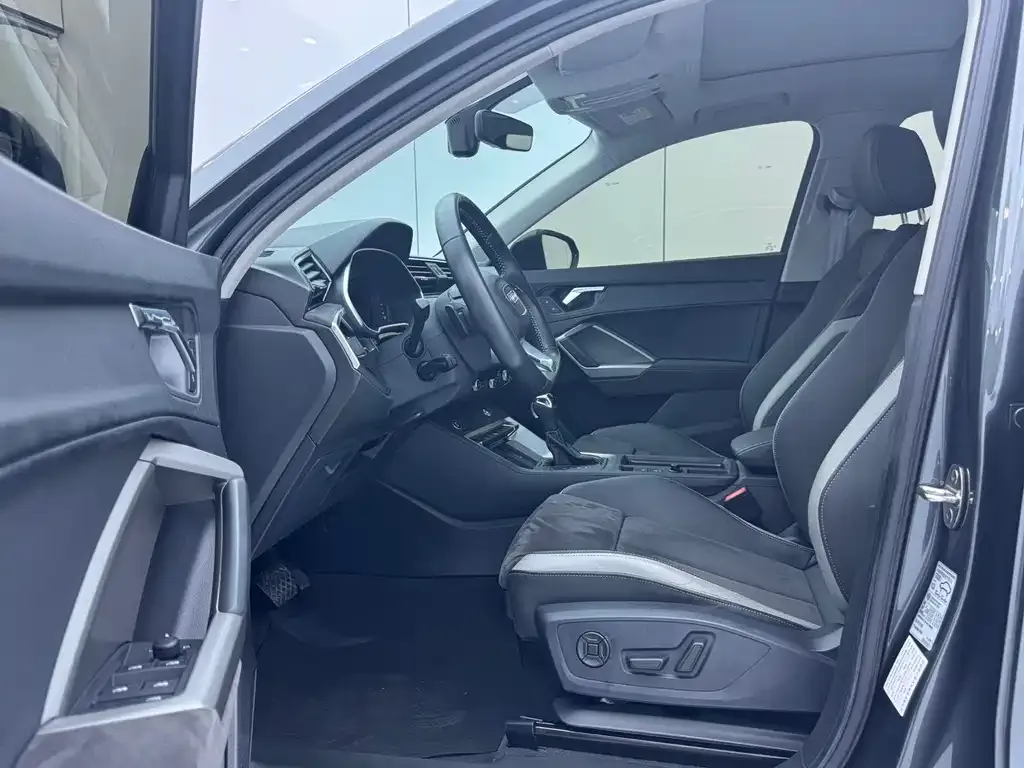 Audi Q3 — фото 10