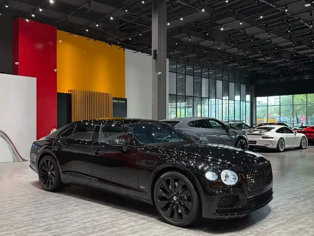 Bentley Flying Spur PHEV — фото 1
