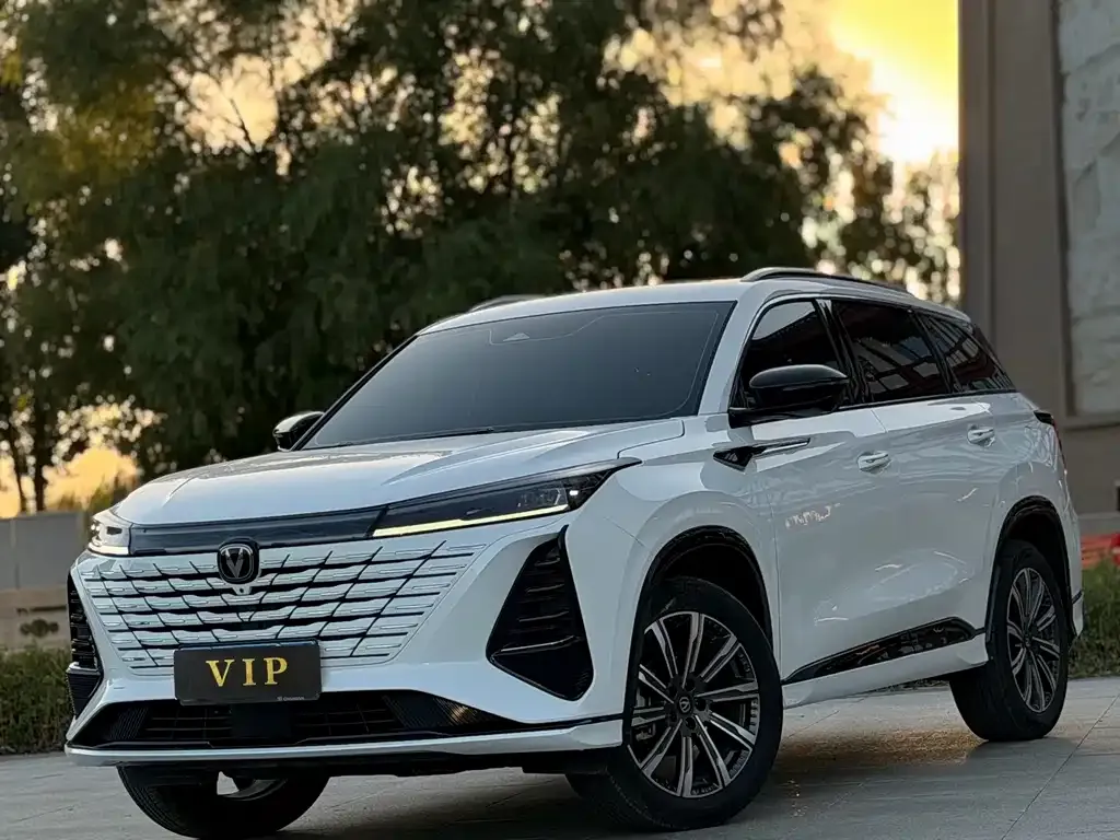 Changan CS75 PLUS — фото 1