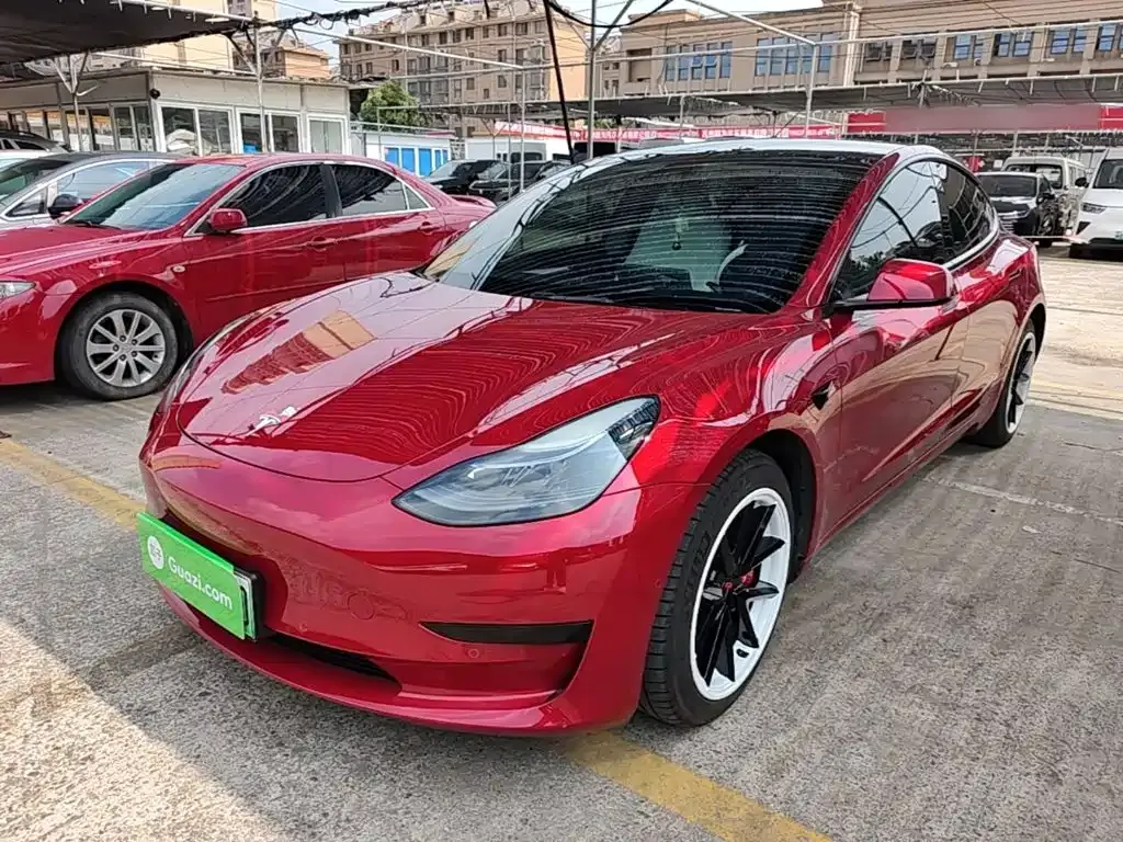 Tesla Model 3 — фото 1