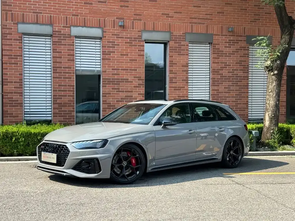 Audi RS 4 — фото 7