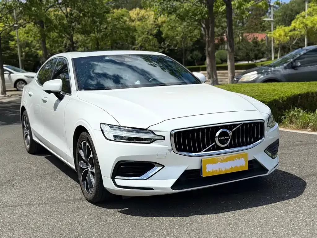 Volvo S60 — фото 10