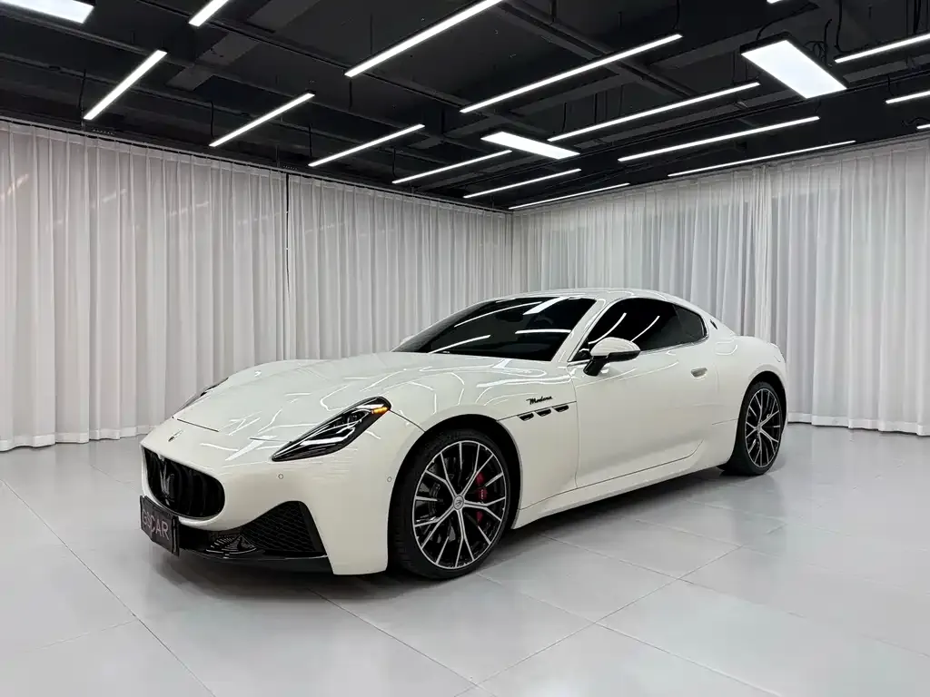 Maserati GranTurismo — фото 1