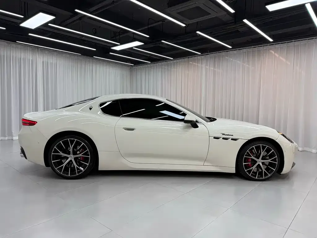 Maserati GranTurismo — фото 9