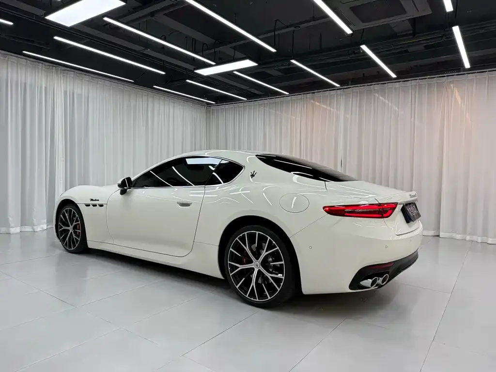 Maserati GranTurismo — фото 10