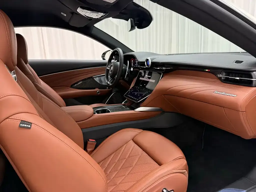 Maserati GranTurismo — фото 8