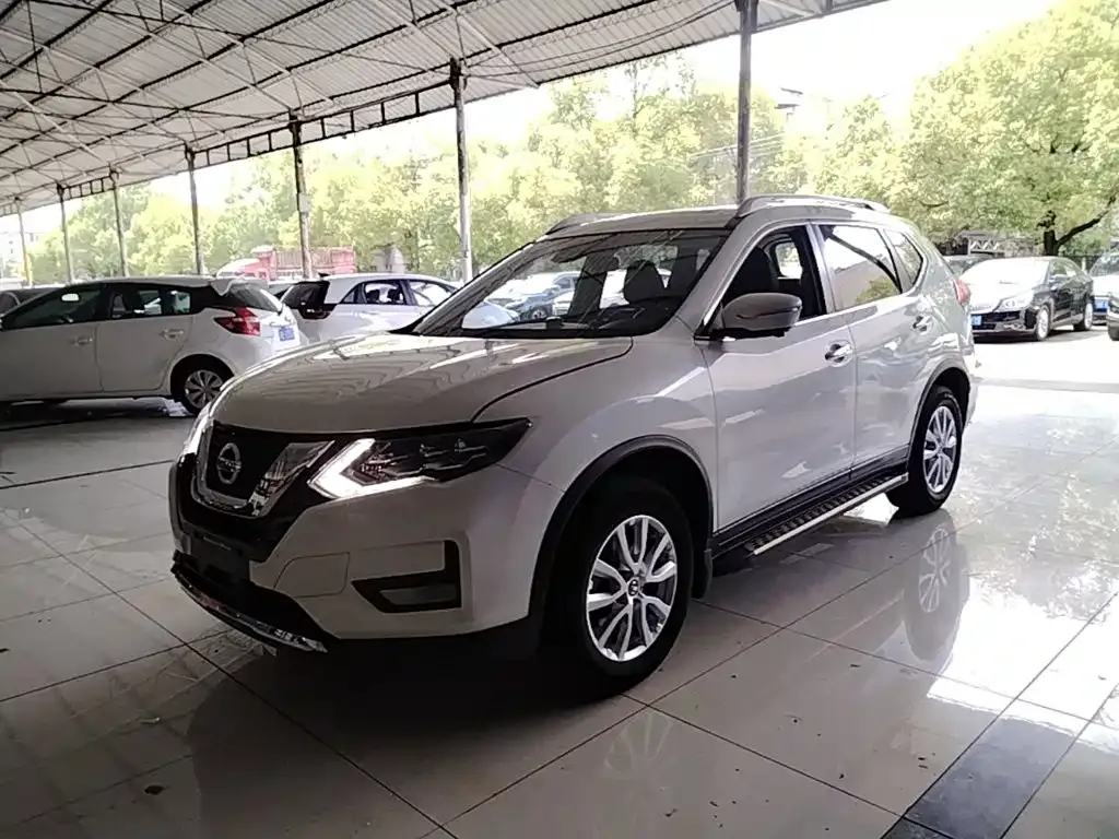 Nissan X-Trail — фото 1