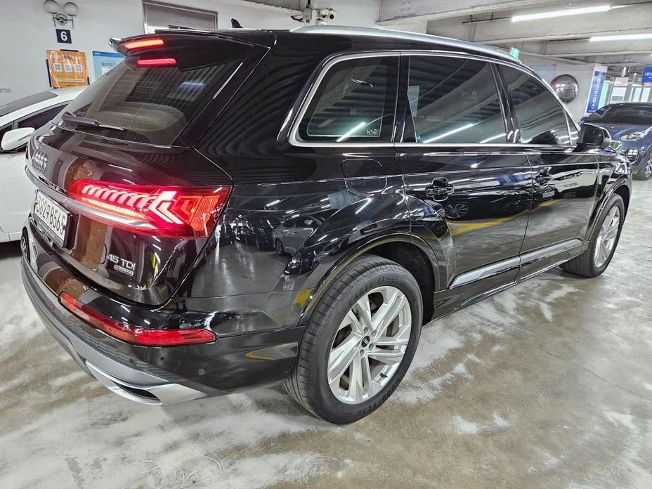 Audi Q7 — фото 6