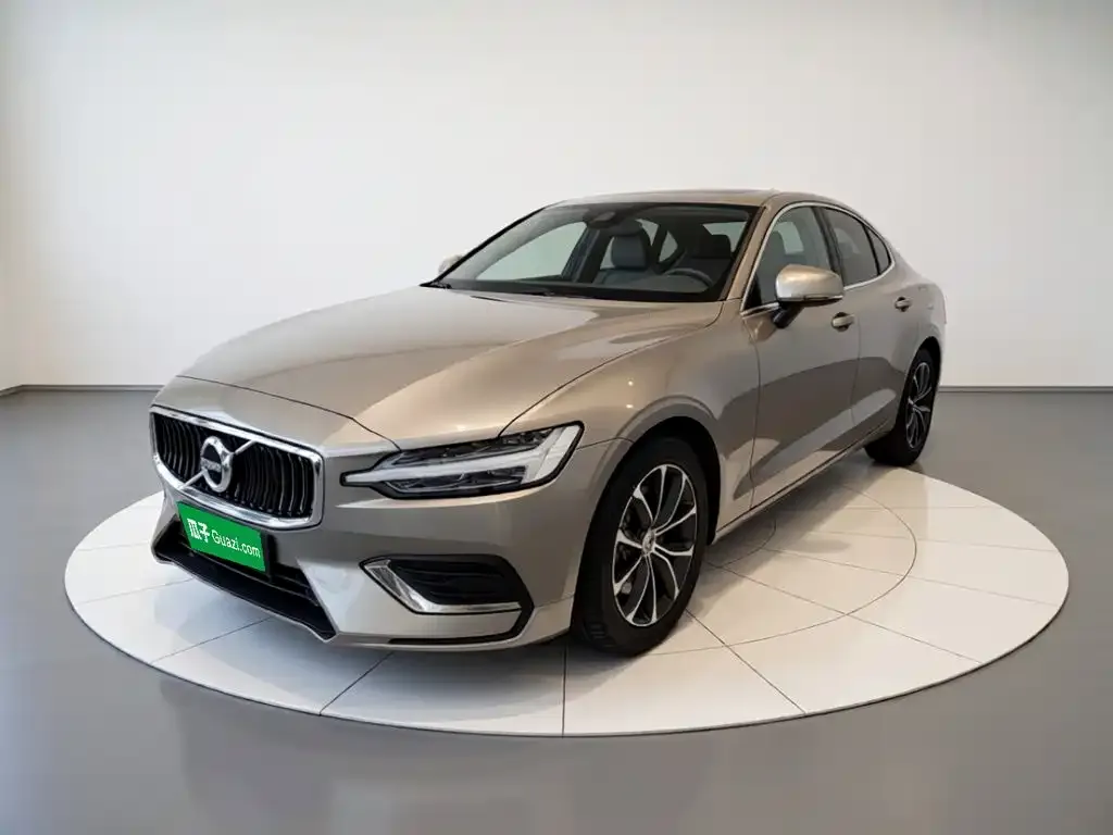 Volvo S60 — фото 1