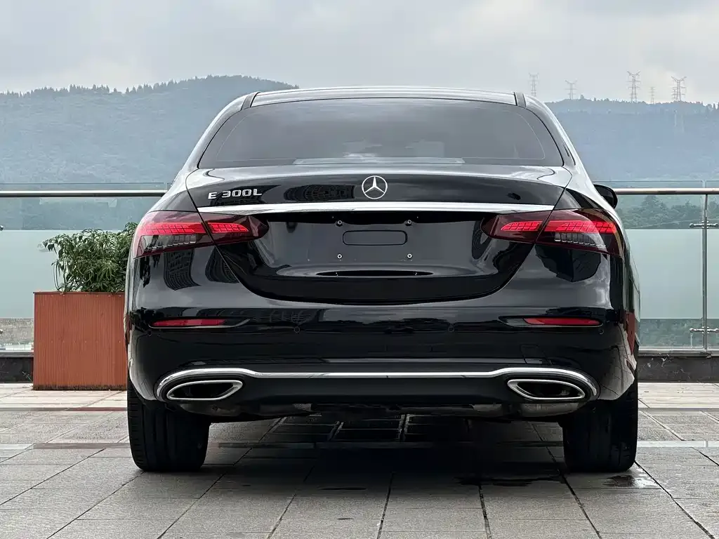 Mercedes-Benz E-Class — фото 10