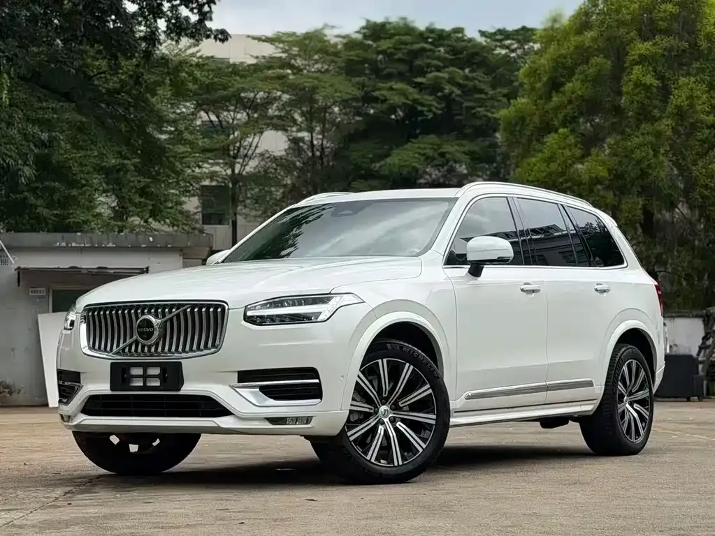 Volvo XC90 — фото 1