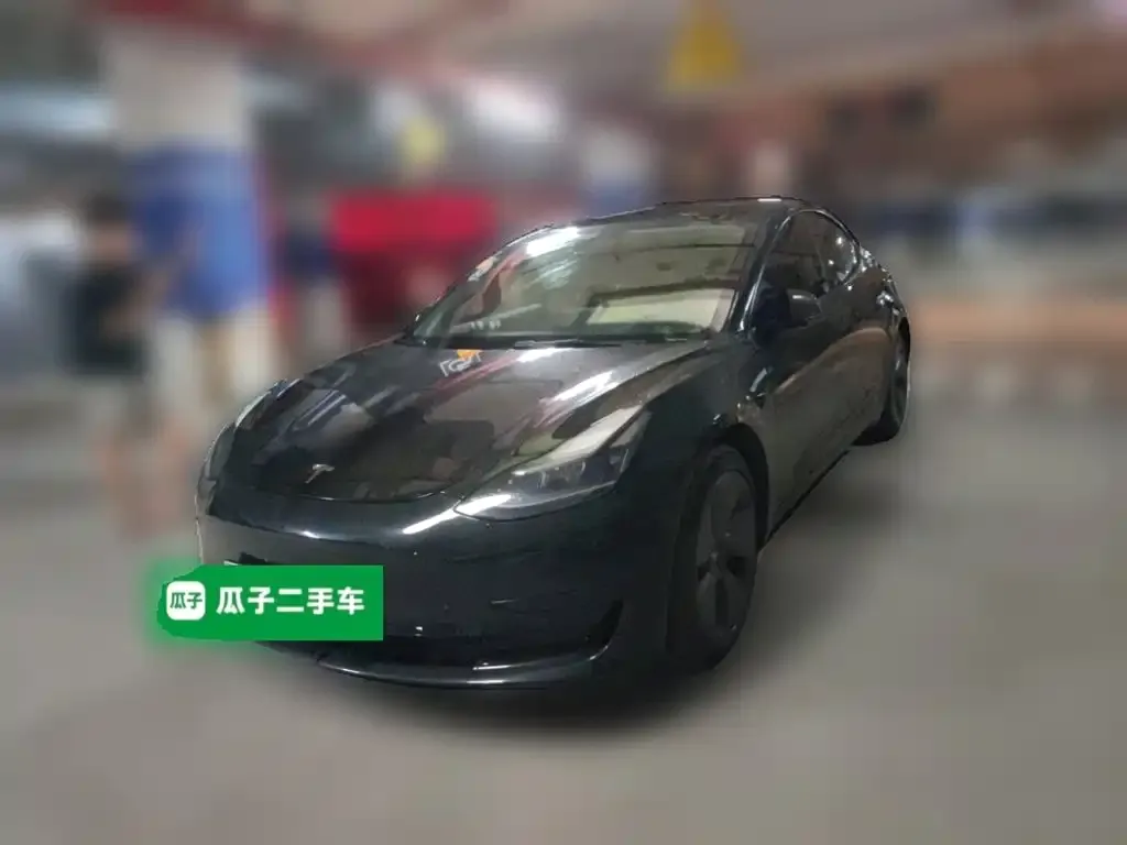Tesla Model 3 — фото 1