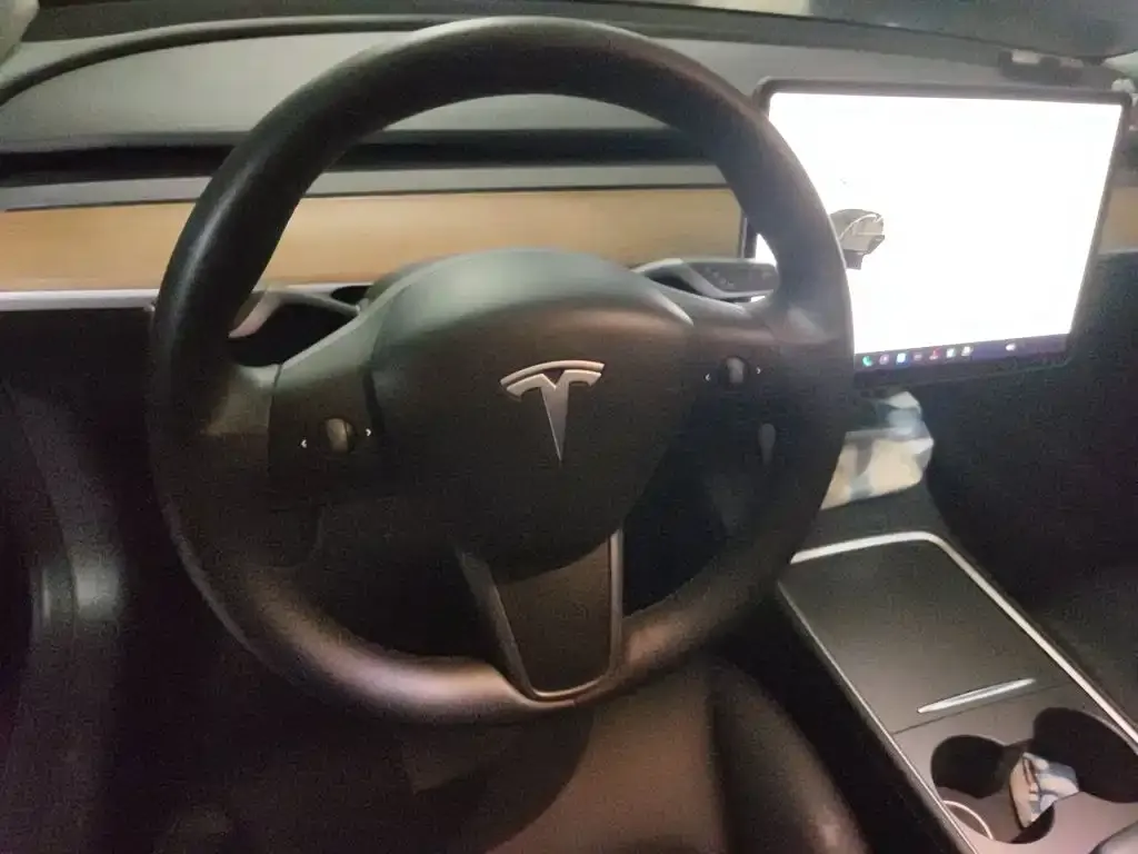 Tesla Model 3 — фото 9
