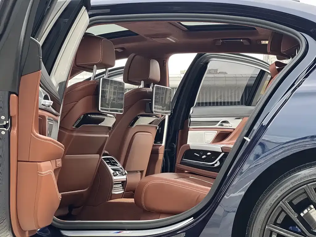BMW 7 Series — фото 4