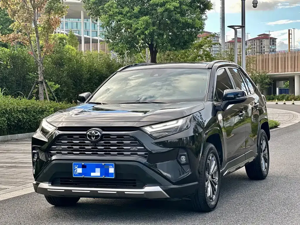 Toyota RAV4 — фото 1