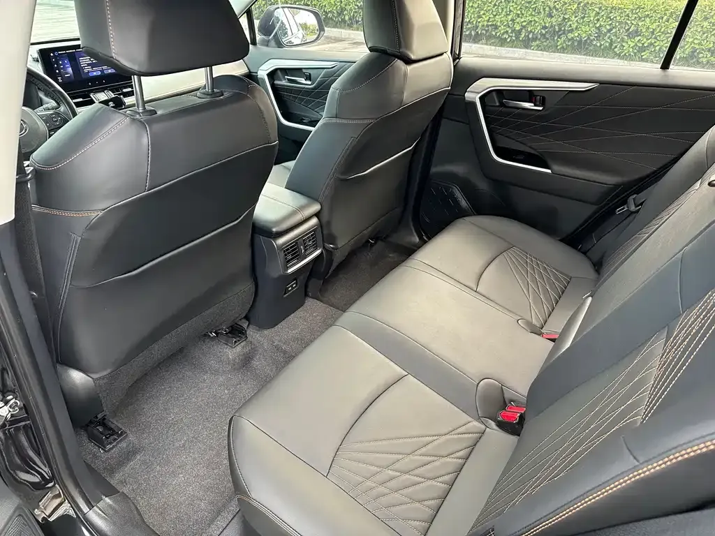 Toyota RAV4 — фото 2